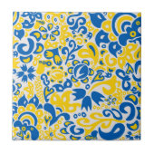 Folklore-Muster mit ukrainischen Flaggenfarben Fliese (Vorderseite)