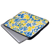 Folklore-Muster mit ukrainischen Flaggenfarben Laptopschutzhülle (Vorne Knopf)