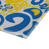 Folklore-Muster mit ukrainischen Flaggenfarben Schneidebrett (Ecke)