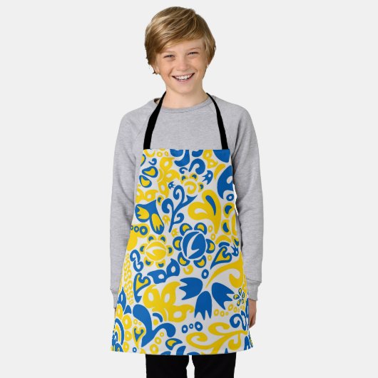 Folklore-Muster mit ukrainischen Flaggenfarben Schürze (Getragen)