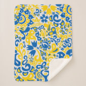 Folklore-Muster mit ukrainischen Flaggenfarben Sherpadecke (Vorderseite)