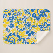Folklore-Muster mit ukrainischen Flaggenfarben Sherpadecke (Vorderseite (Horizontal))