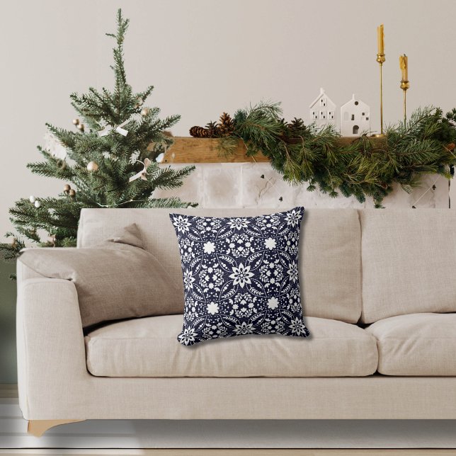 Folklorische Marine und Weißes Muster Kissen (Von Creator hochgeladen)