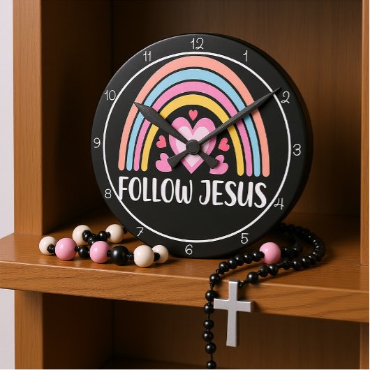 Follow Jesus Rainbow With Hearts Graphic Runde Wanduhr