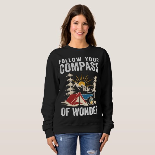Follow Your Compass Of Wonder Camping Sweatshirt (Vorne ganz)