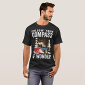 Follow Your Compass Of Wonder Camping T-Shirt (Vorne ganz)