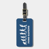 Fomo Sapiens Gepäckanhänger (Vorderseite vertikal)