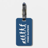 Fomo Sapiens Gepäckanhänger (Rückseite vertikal)