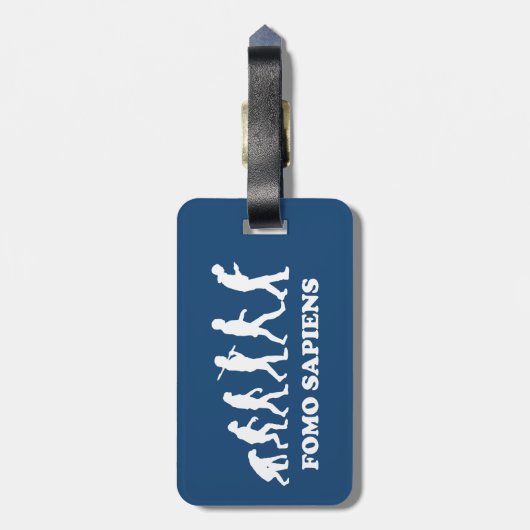 Fomo Sapiens Gepäckanhänger (Rückseite vertikal)