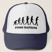 Fomo Sapiens Truckerkappe (Vorderseite)