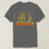 Food Bank Volunteers Put a Fork in Hunger Feeding T-Shirt (Design vorne)