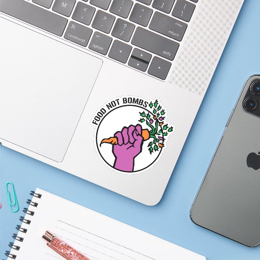 Food Not Bombs Logo mit Text Aufkleber (Laptop mit iPhone)