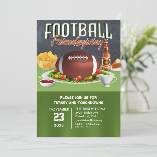 Football Friendsgiving Dinner Einladung (Stehend Vorderseite)