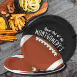 Football Game Day Black Pappteller<br><div class="desc">Teller in 2 Größen - 9" und 7" mit einem Fußball auf schwarz und den Worten "Es ist der Game Day!" und Ihrem Namen. Mehr Farben und passende Artikel in unserem Shop.</div>