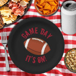 Football Game Day Paper Plate Pappteller<br><div class="desc">Laden Sie alle Ihre Rowdy-Freunde ein, um den Spieltag mit individuell gestaltbaren Football-Papier-Tellern in 2 Größen zu genießen. Ändern Sie die Farbe des HINTERGRUND zu allem! Text hinzufügen, Text ändern, die Farbe des Schriftartes ändern, klicken Sie einfach auf KENNEN weiter Link. Sehen Sie sich Einladungen, Servietten, Untersetzer und mehr in...</div>