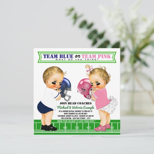 Football Gender Reveal Baby Shower Einladungen (Stehend Vorderseite)