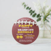 Football Laces Gold Runde Einladung (Stehend Vorderseite)