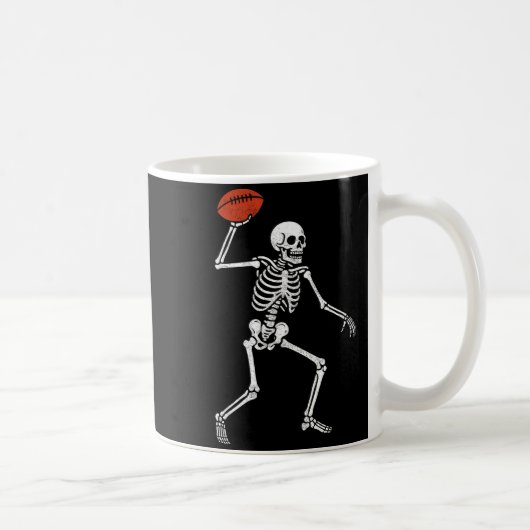 Football Skeleton Playing Football Halloween Skull Kaffeetasse (Rechts)