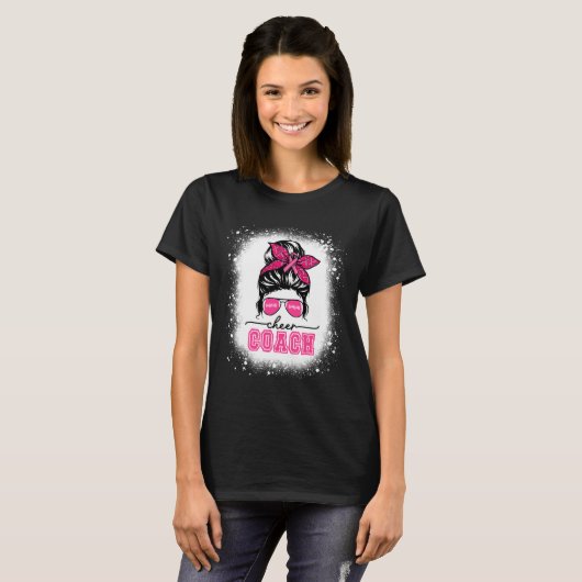 Footll Messy Bun Mama Cheer Coach Brustkrebs Ble T-Shirt (Vorne ganz)