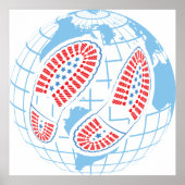 Footprints auf einem Globe-Poster Poster (Vorne)