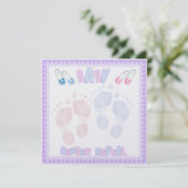 Footprints Baby Gender Reveal Party Einladung (Stehend Vorderseite)