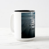 Footprints in the Sand Coffee Mug Zweifarbige Tasse (Vorderseite Links)