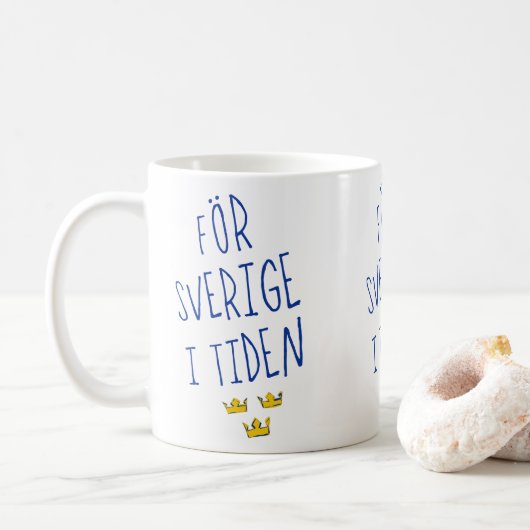 För Sverige i Tiden Tasse Schwedisches Motto (Mit Donut)