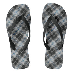 Forbes Kleid weißer und grüner Highland-Karostoff Badesandalen