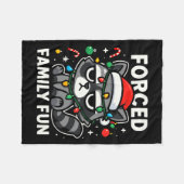 Forced Family Fun – Funny Sarcastic Raccoon Xmas C Fleecedecke (Vorderseite (Horizontal))