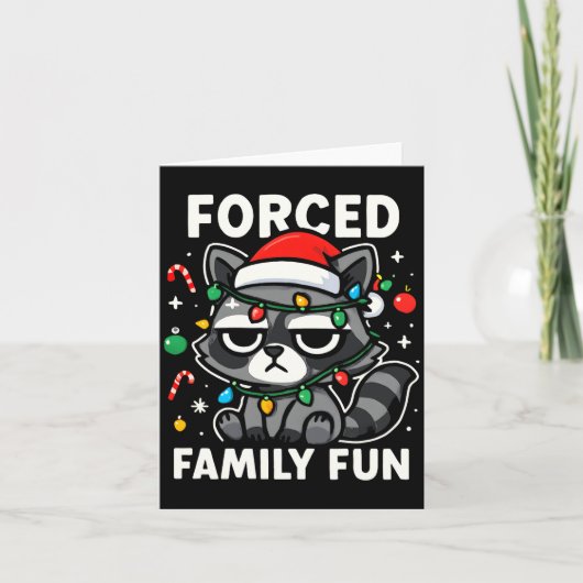 Forced Family Fun – Funny Sarcastic Raccoon Xmas C Karte (Vorderseite)