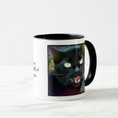 Fordernde schwarze Katzehaiku-Tasse Tasse (VorderseiteRechts)