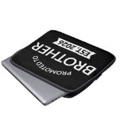 Förderung für den Bruderost. 2026 Laptopschutzhülle (Vorne Knopf)