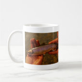 Forellen in Händen Kaffeetasse (Links)