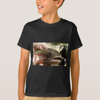 Forellen in Händen T-Shirt