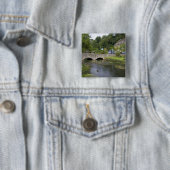 Forellenbach im Dorf Bibury, Button (Beispiel)