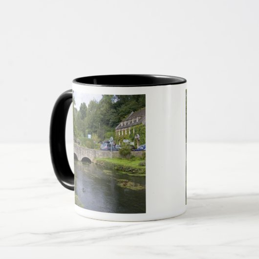 Forellenbach im Dorf Bibury, Tasse (Vorderseite Links)