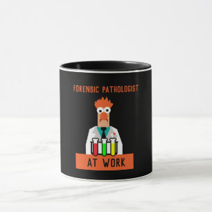 Forensische Pathologen geben Tasse