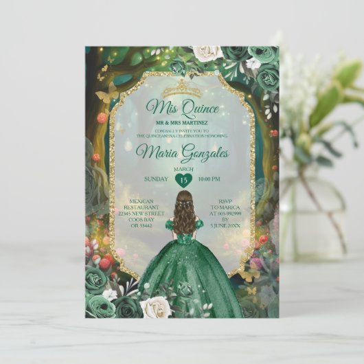 Forest Emerald Green Quinceañera Einladung (Stehend Vorderseite)