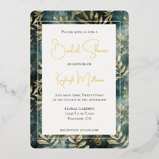 Forest Green Gold Tropical Blätter Brautparty Folieneinladung (Vorderseite)
