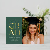 Forest Green Pressed Foil Grad Block Abschluss Folieneinladung (Stehend vorne)