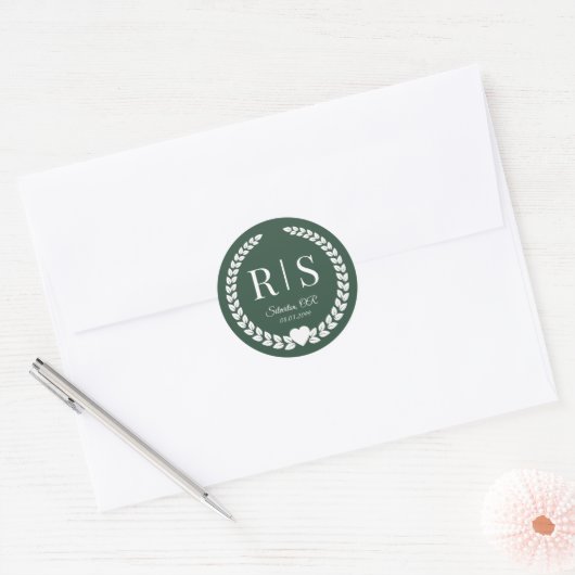 Forest Green Wedding Monogram Initials Runder Aufkleber (Umschlag)