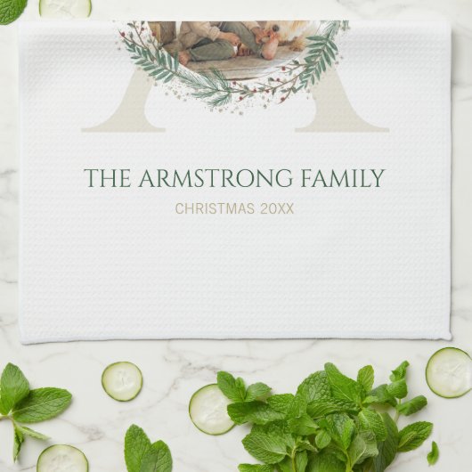 Forest Green Wreath Monogram Home Accent Geschirrtuch (Gefaltet)