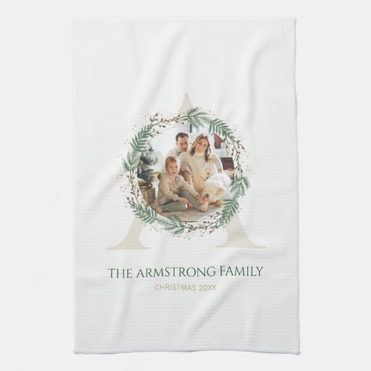 Forest Green Wreath Monogram Home Accent Geschirrtuch (Vertikal)