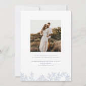 Forest Grove Dusty Blue Wedding Einladung (Rückseite)