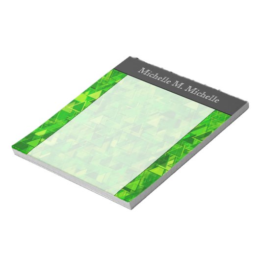 "Forest" grünes Dreieck Formen Muster + Name Notizblock (Rotiert)