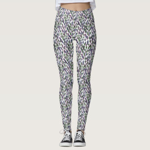 Forest Hill Paint Smudge auf den weißen Leggings