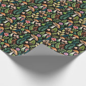 Forest Mushroom Fern Muster Schwarzer Hintergrund Geschenkpapier (Ecke)