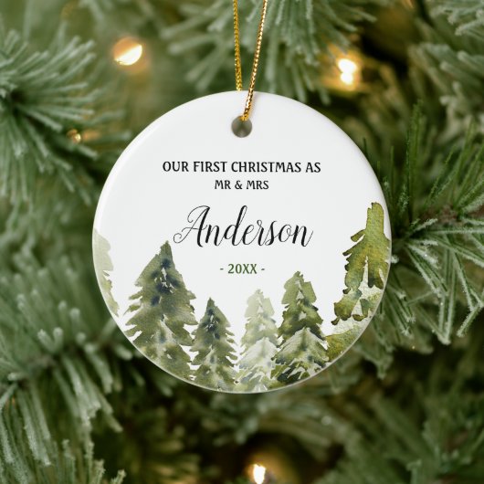 Forest Pine Trees Erste Weihnachten als Mr. und Mr Keramik Ornament (Baum)