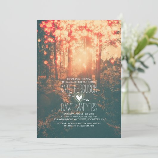 Forest String Lights Rustikale Probe Abendessen Einladung (Stehend Vorderseite)