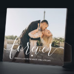 Forever Calligraphy Script Couple Wedding Foto Fotoplatte<br><div class="desc">Eine wunderbare Art,  sich an eine Hochzeit von Paaren zu erinnern. Eine elegante Foto-Plakette mit elegantem Kalligrafieschreiben "ewig",  ihren Namen und dem Datum ihrer Hochzeitsfeier.</div>